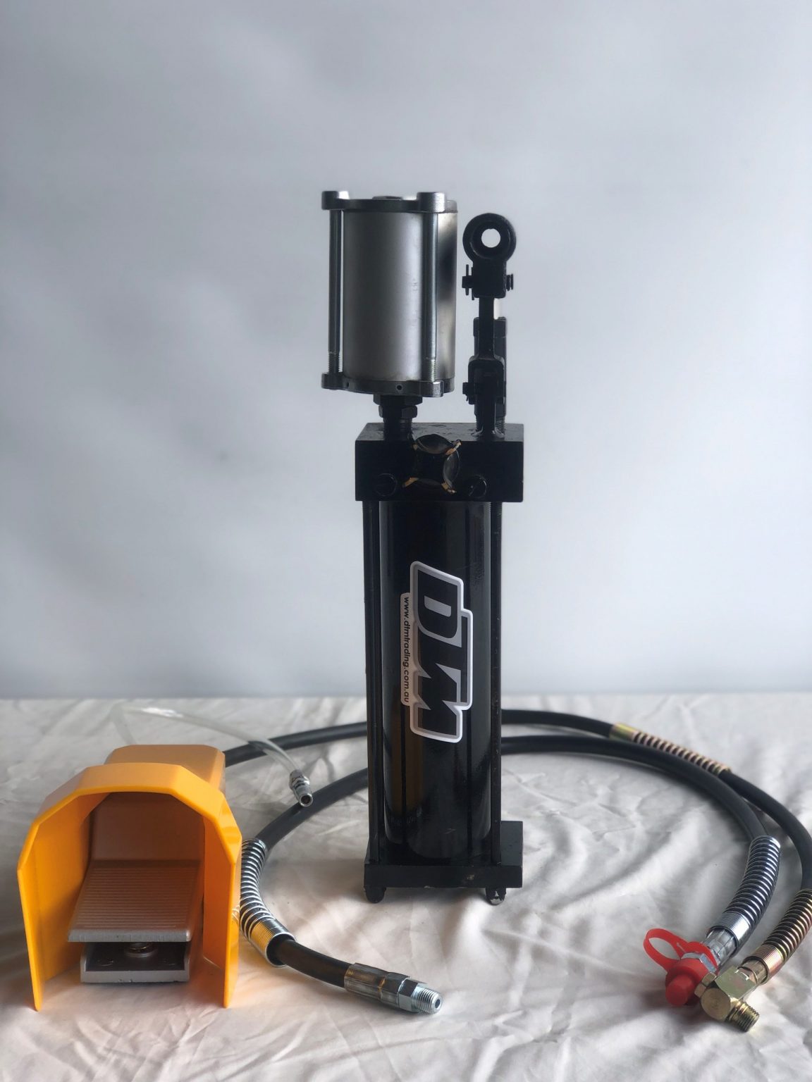 30ton Air/Hydraulic Pump and Hose Assembly DTM Trading