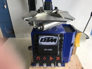 Tyre Changer with Tilt Back Arm 240v 10"to 24"