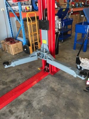 Car Hoist Two Post 4000kg 240 volt