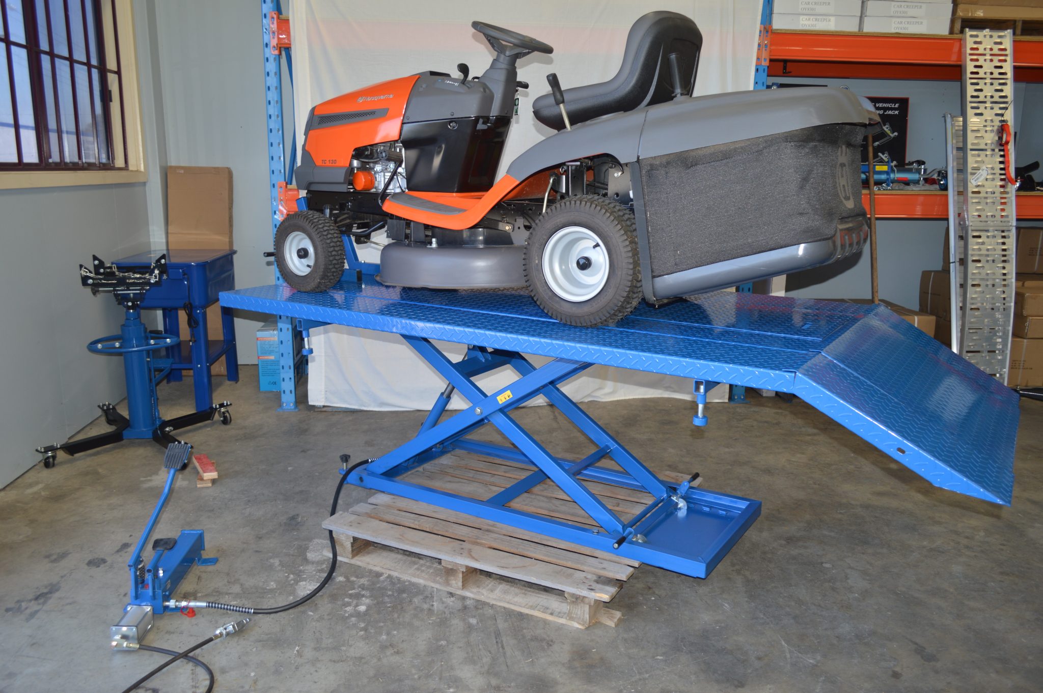 Motorcycle Lift Bench 680kg with Removable Side Extensions DTM Trading