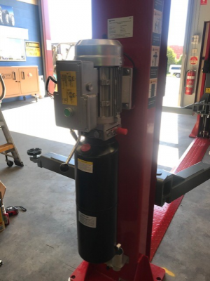 Car Hoist Two Post 4000kg 240 volt