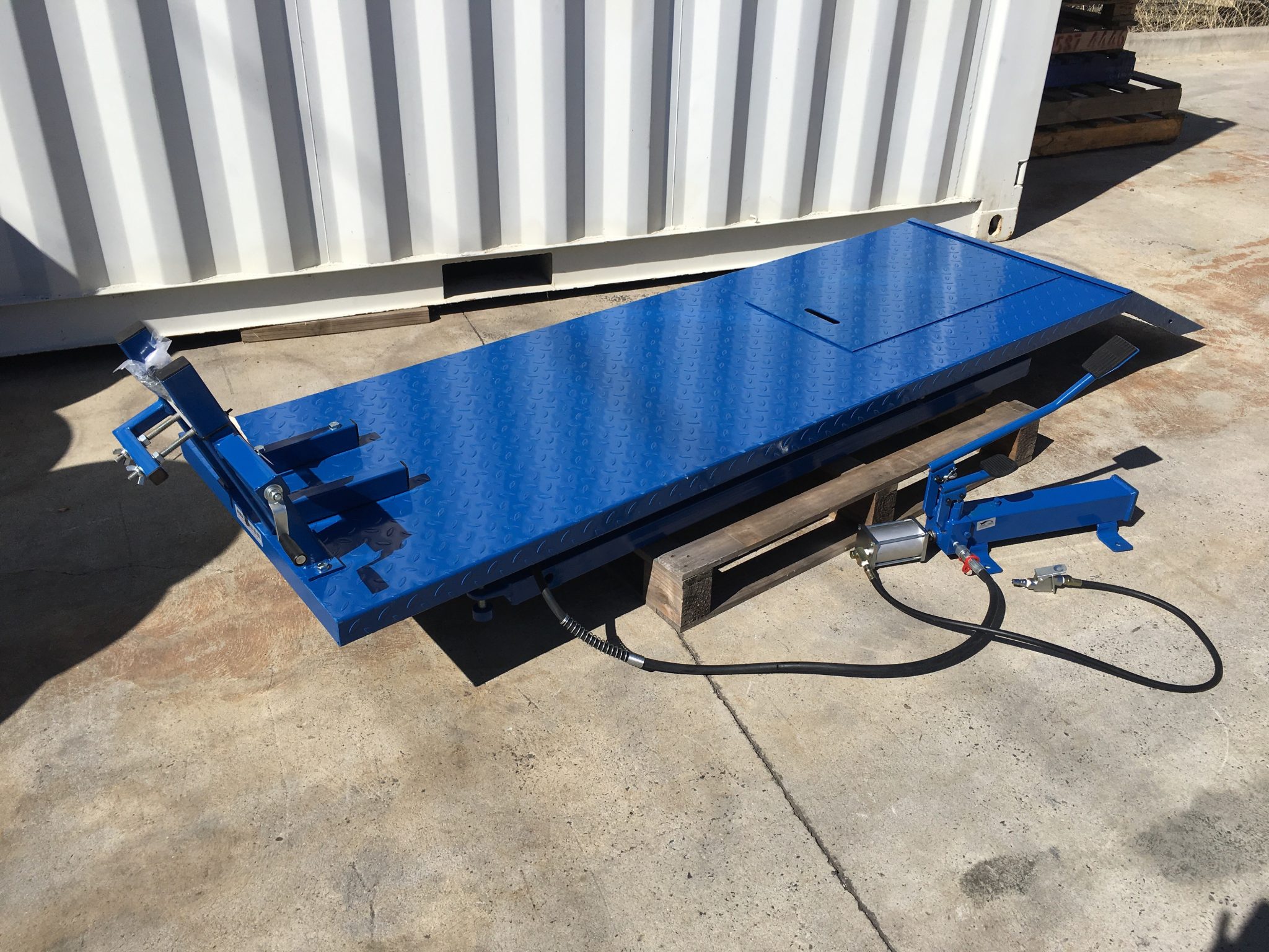 Motorcycle Lift Bench Air/Hydraulic 680kg 2200mm Long DTM Trading