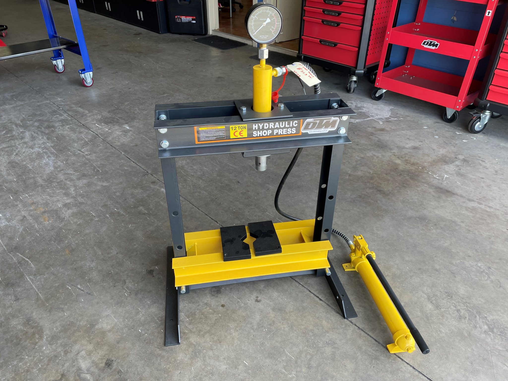 Shop Press 12 ton, Hydraulic Ram with Gauge, Work Bench Press (SP12YG