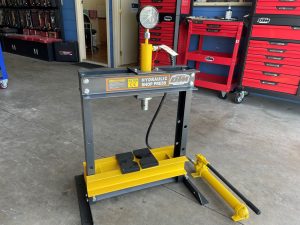 Shop Press 12 ton, Hydraulic Ram with Gauge, Work Bench Press (SP12YG)