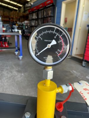 Shop Press 12 ton, Hydraulic Ram with Gauge, Work Bench Press (SP12YG)