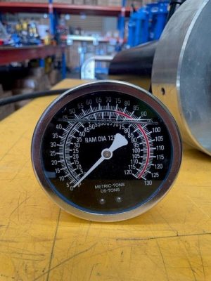 Hydraulic Ram and Gauge 75Ton
