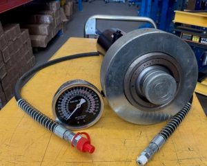 Hydraulic Ram and Gauge 75Ton