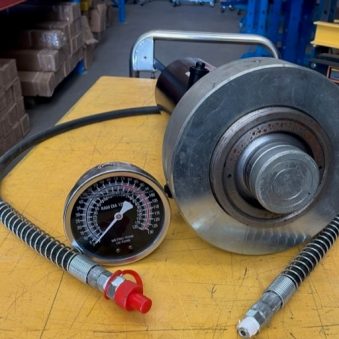 Hydraulic Ram and Gauge 75Ton