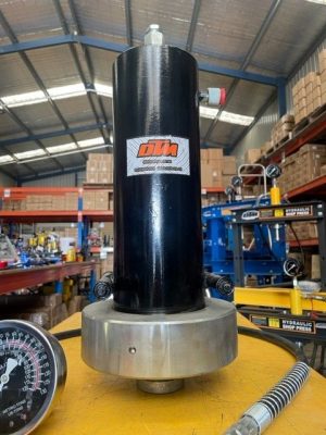 Hydraulic Ram and Gauge 75Ton