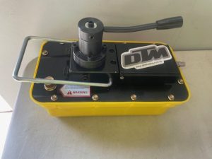 Air / Hyd Foot Pump, Two Way Valve, Porta Power Foot Pump 10000psi (APLT-02)